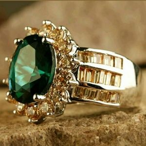 No Brand Jewelry - Beautiful! Emerald Quartz & Morganite Ring size 9 No Brand Jewelry - Beautiful! Emerald Quartz & Morganite Ring size 9